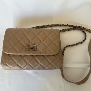 Adorable Gilda Paris Beige Quilted Crossbody! New with tags! $129 retail!